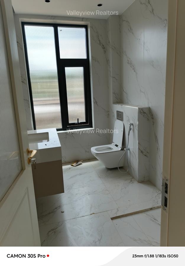 5 Bed Townhouse with En Suite at Lavington - 9