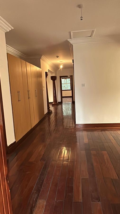 5 Bed Villa with En Suite at Lavington - 8