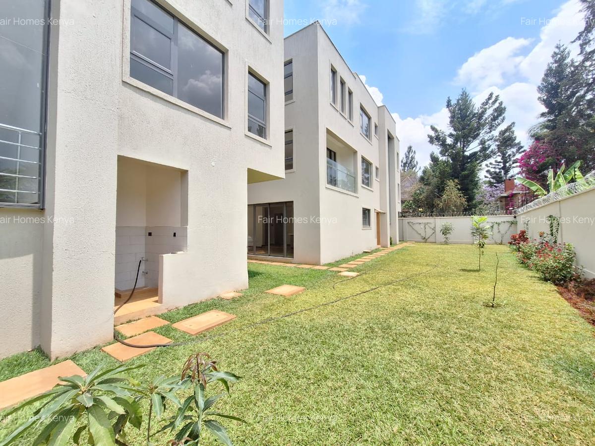 6 Bed Townhouse with En Suite at Lavington Green - 4