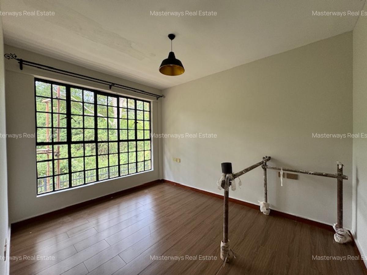 4 Bed Villa with En Suite in Rosslyn - 12