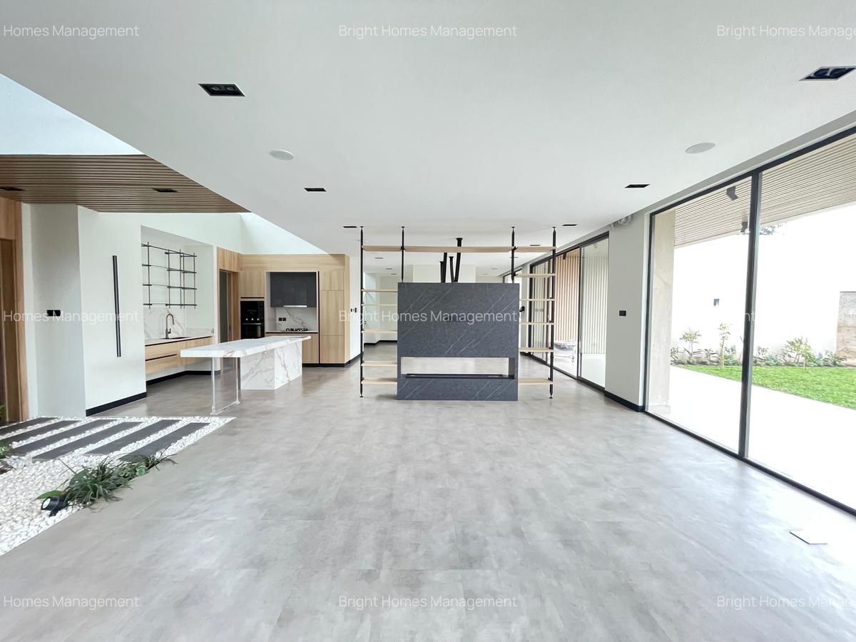 5 Bed Townhouse with En Suite in Lavington - 3