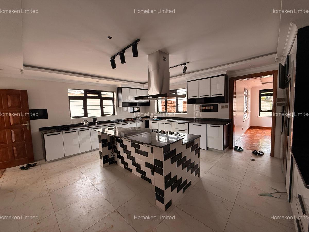 5 Bed House with Garden at Old Runda - 11