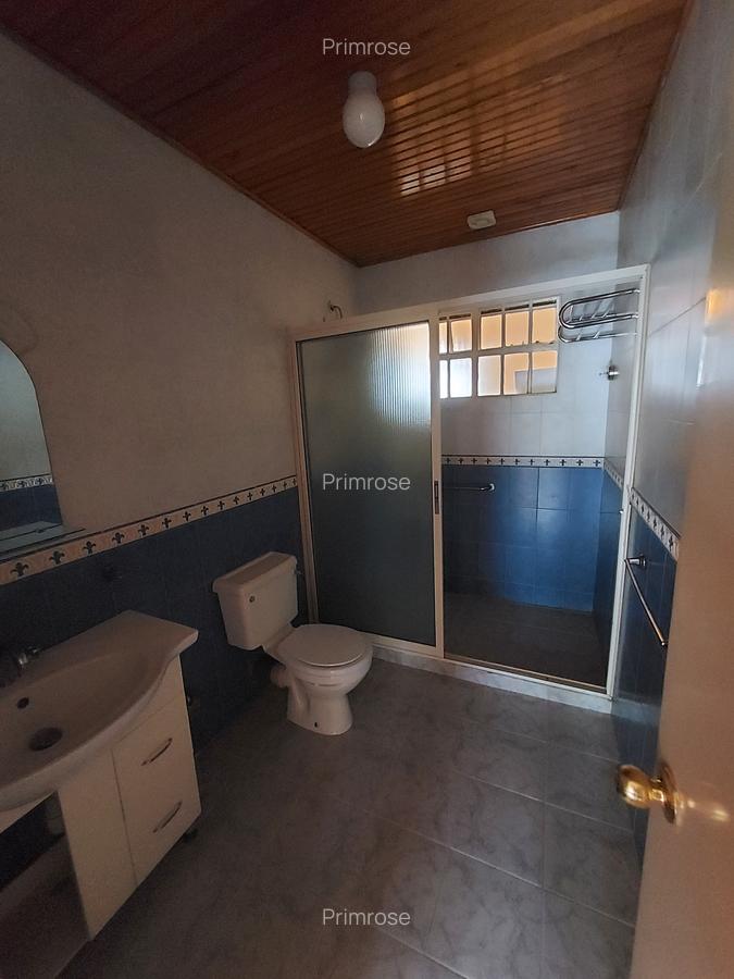 2 Bed Apartment in Riverside - 3