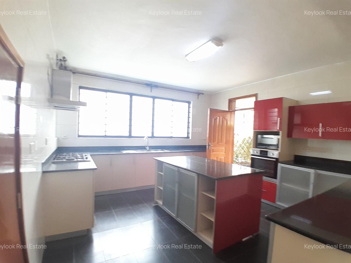 5 Bed Townhouse with En Suite at Lavington - 4