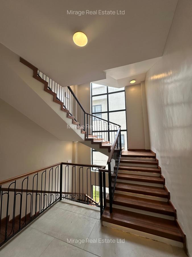 5 Bed Townhouse with En Suite in Lavington - 8