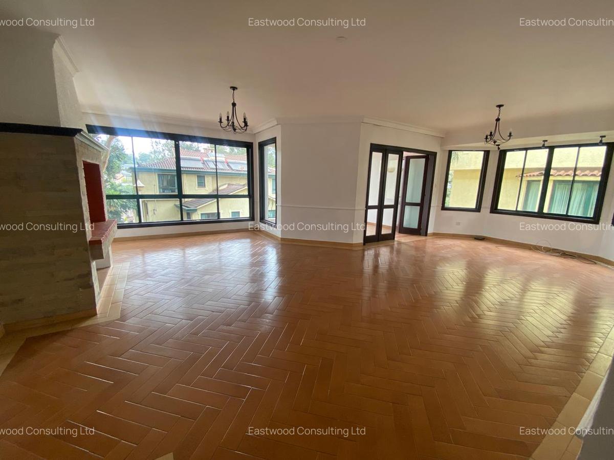 3 Bed House with En Suite in Brookside - 9