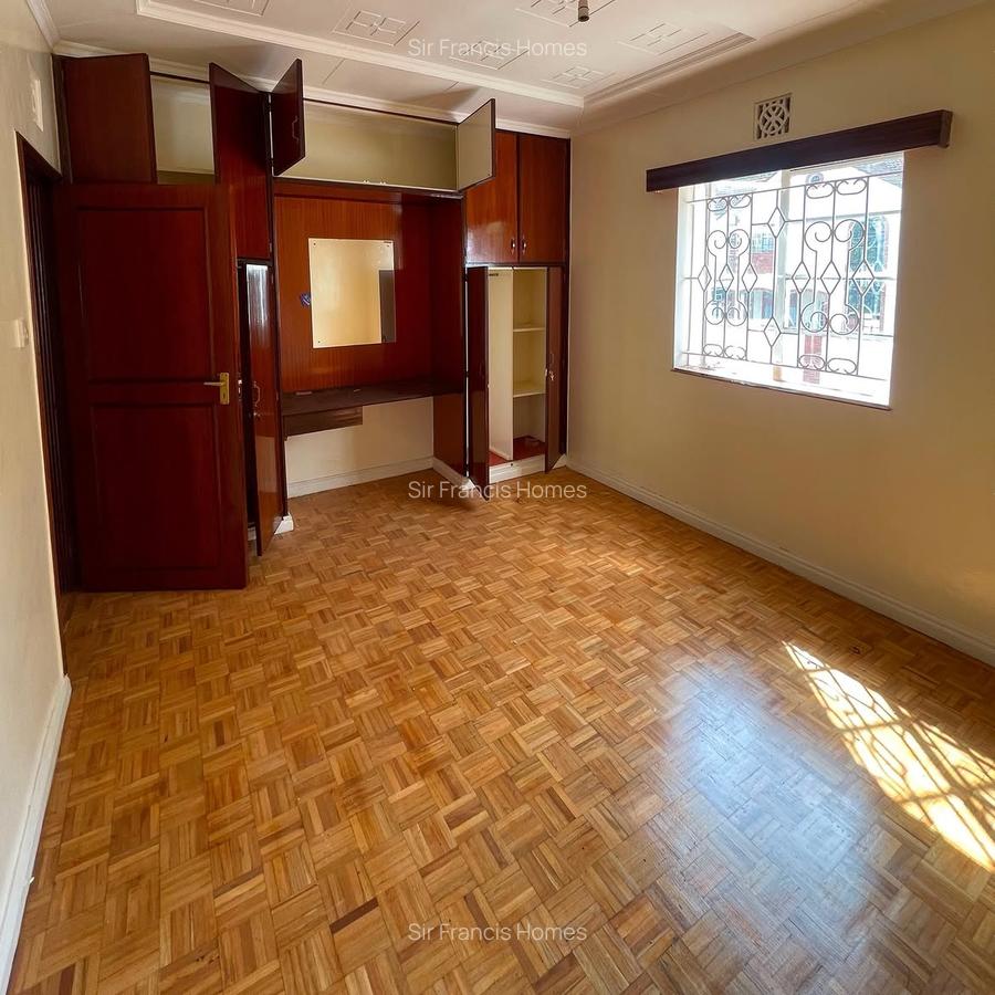 4 Bed House with En Suite in Lavington - 15
