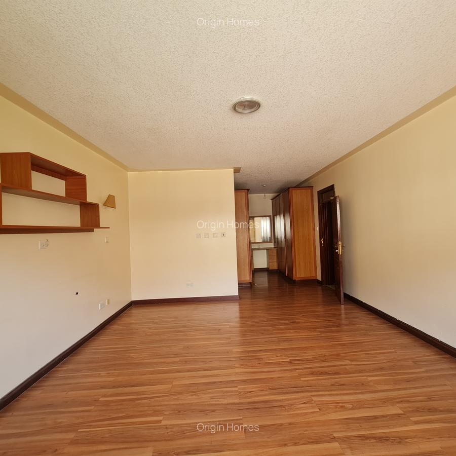 4 Bed Townhouse with En Suite at Brookside - 7