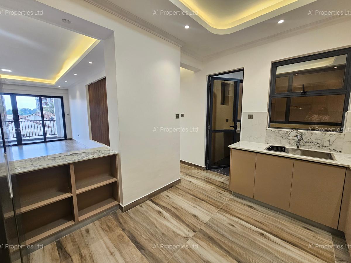 2 Bed Apartment with En Suite in Brookside - 9