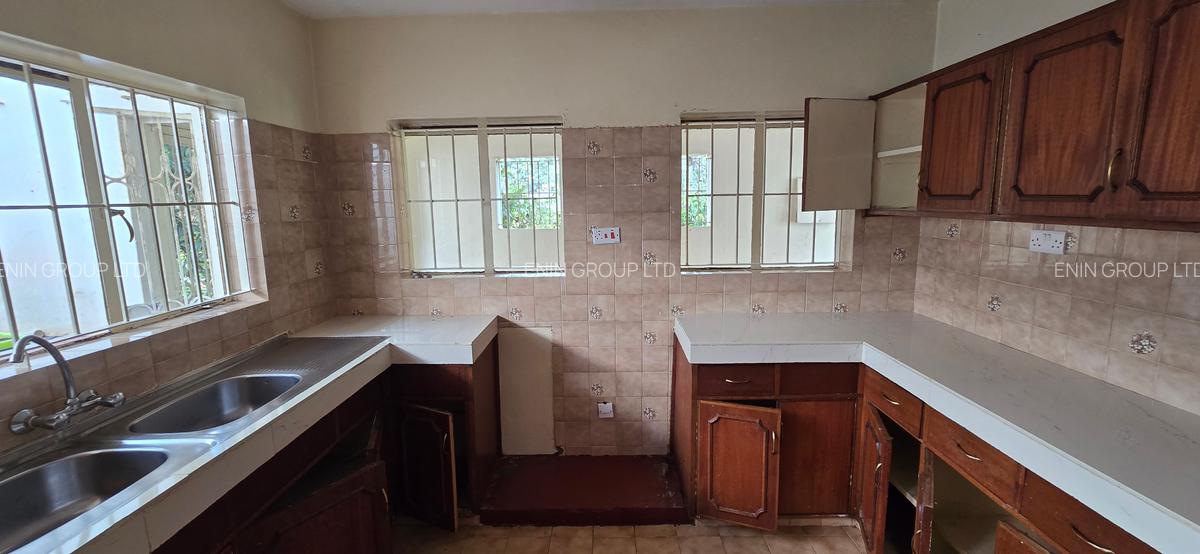 4 Bed Townhouse with En Suite at Peponi Rd - 5