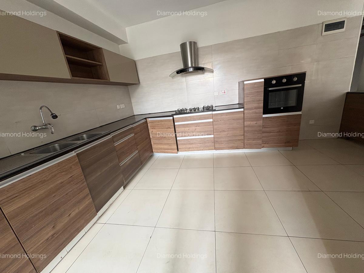 4 Bed Apartment with En Suite at Parklands - 10