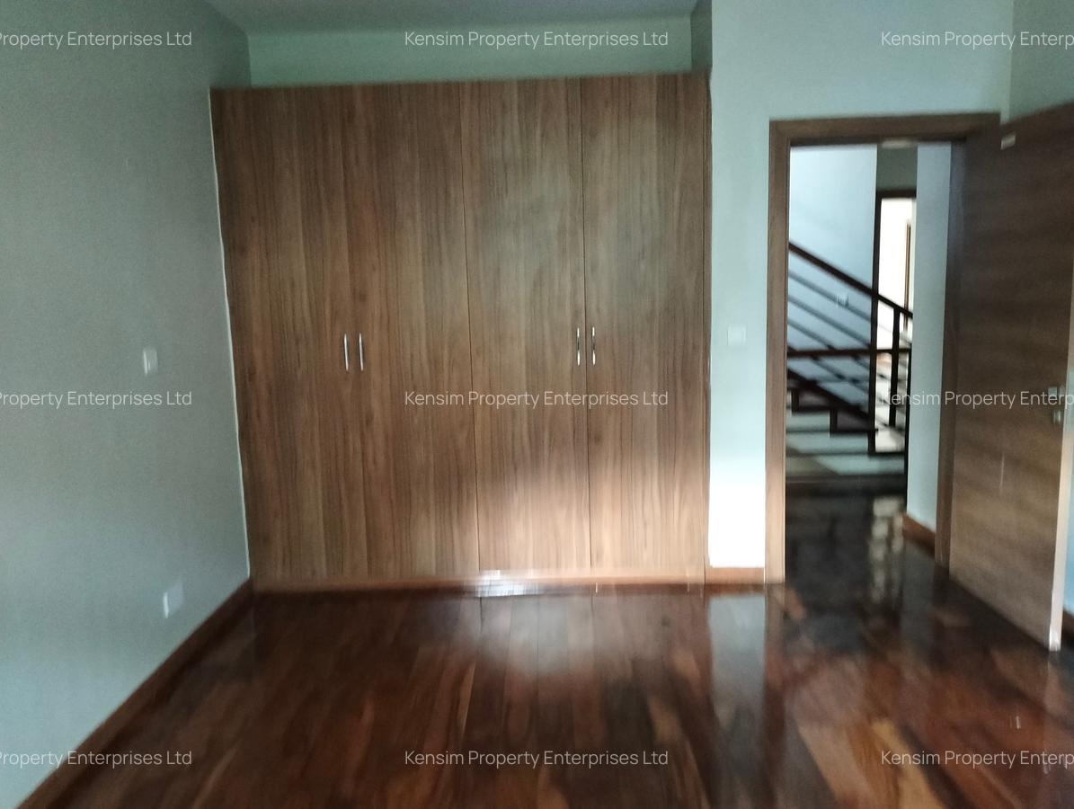 5 Bed Townhouse with En Suite in Lavington - 13