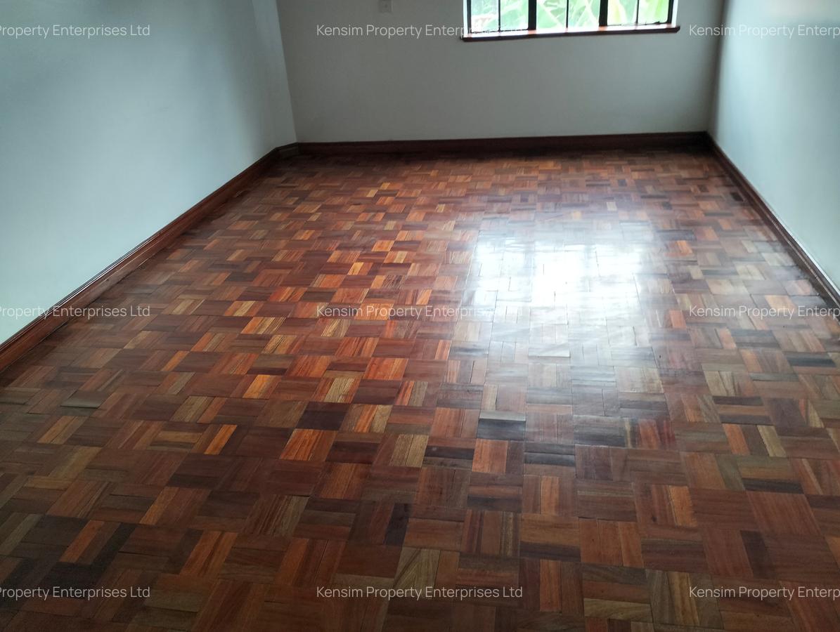 5 Bed Townhouse with En Suite in Lavington - 2