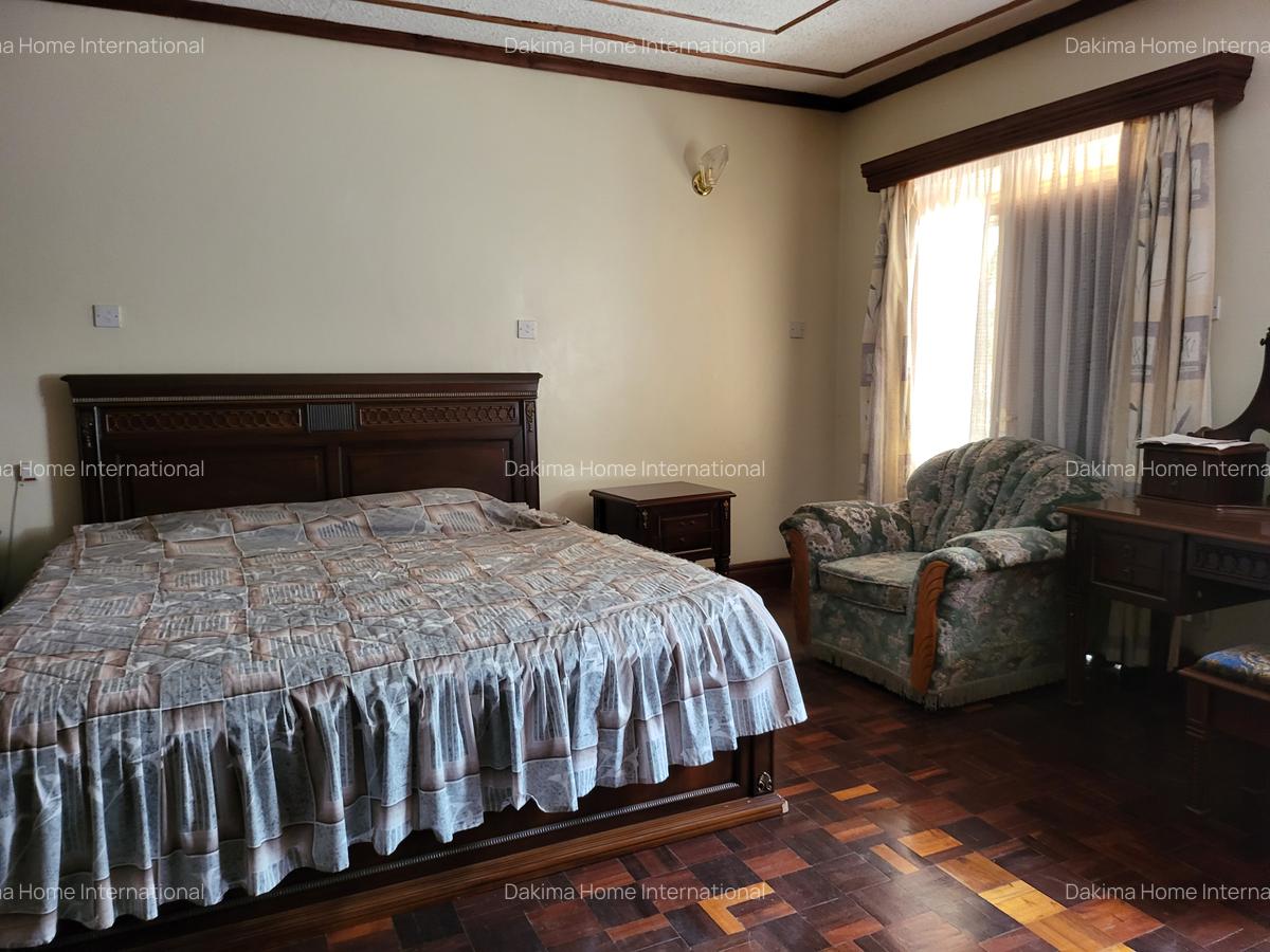 5 Bed House with En Suite in Runda - 14