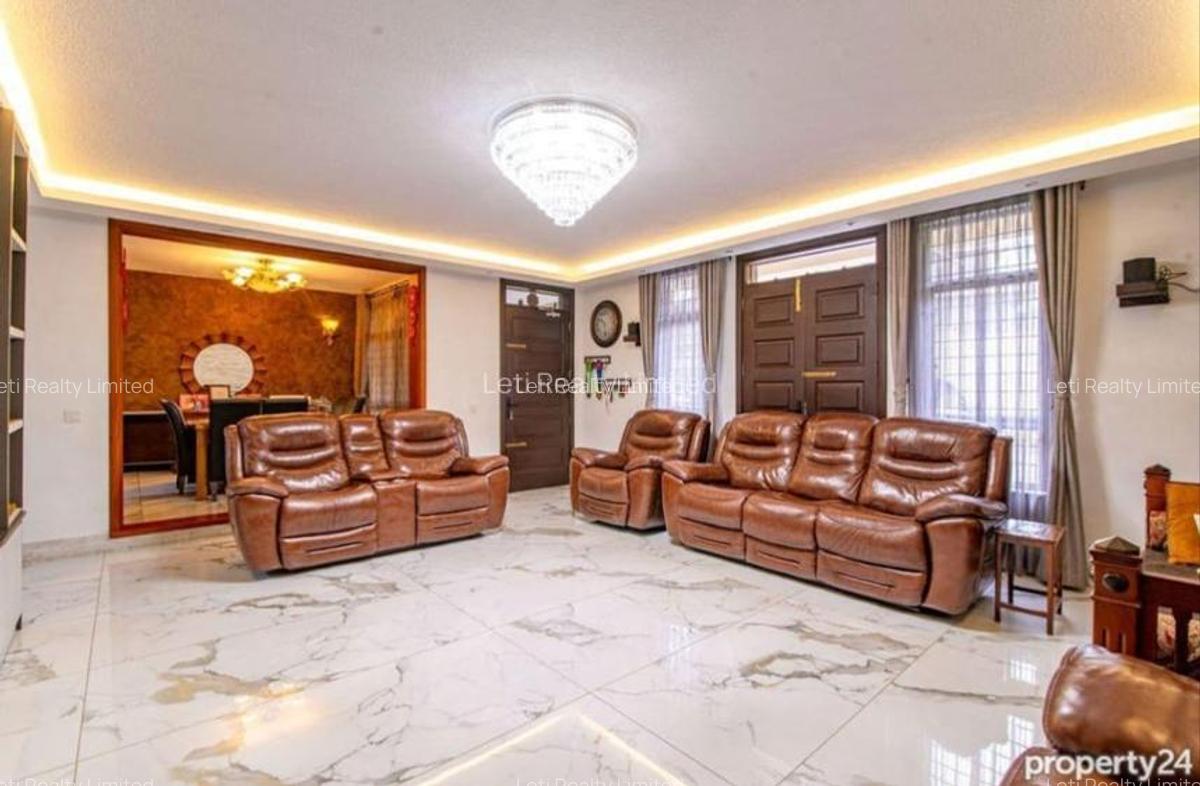 5 Bed Townhouse with En Suite in Lavington - 2