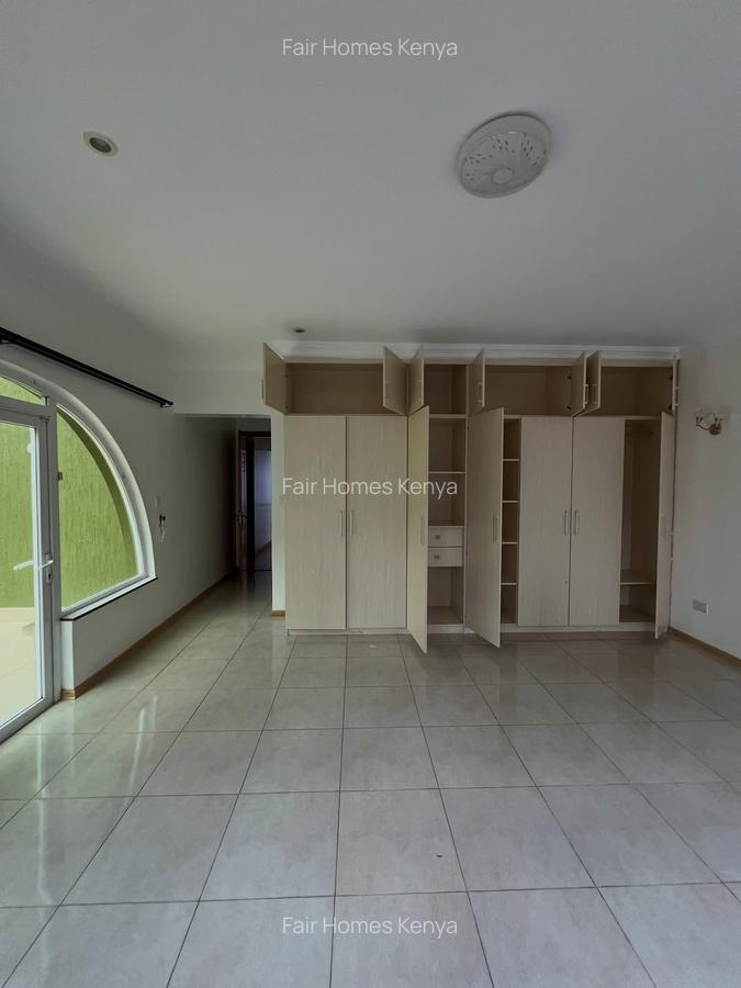 4 Bed Townhouse with En Suite at Riverside Drive - 18