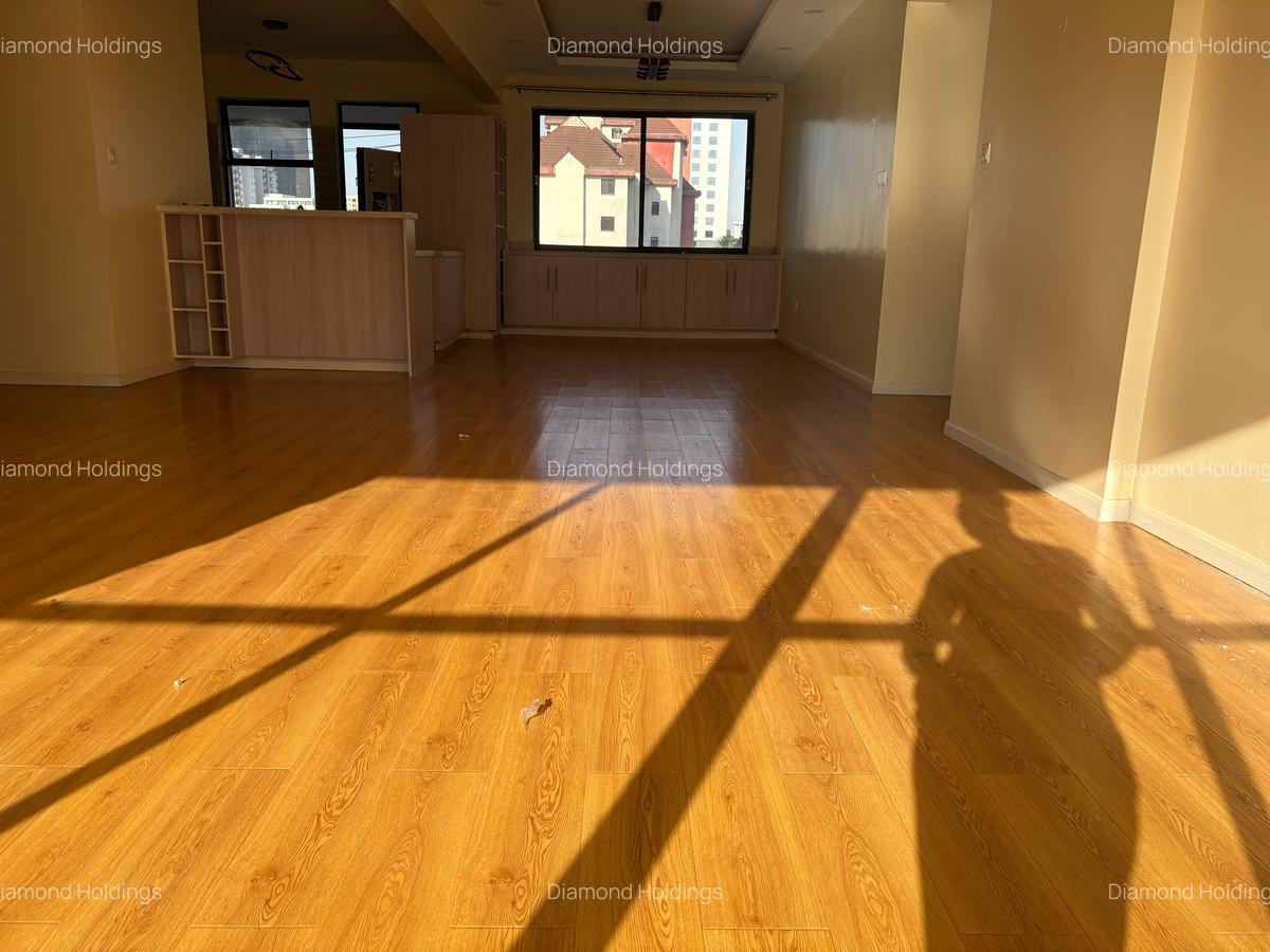 3 Bed Apartment with En Suite in Brookside - 7