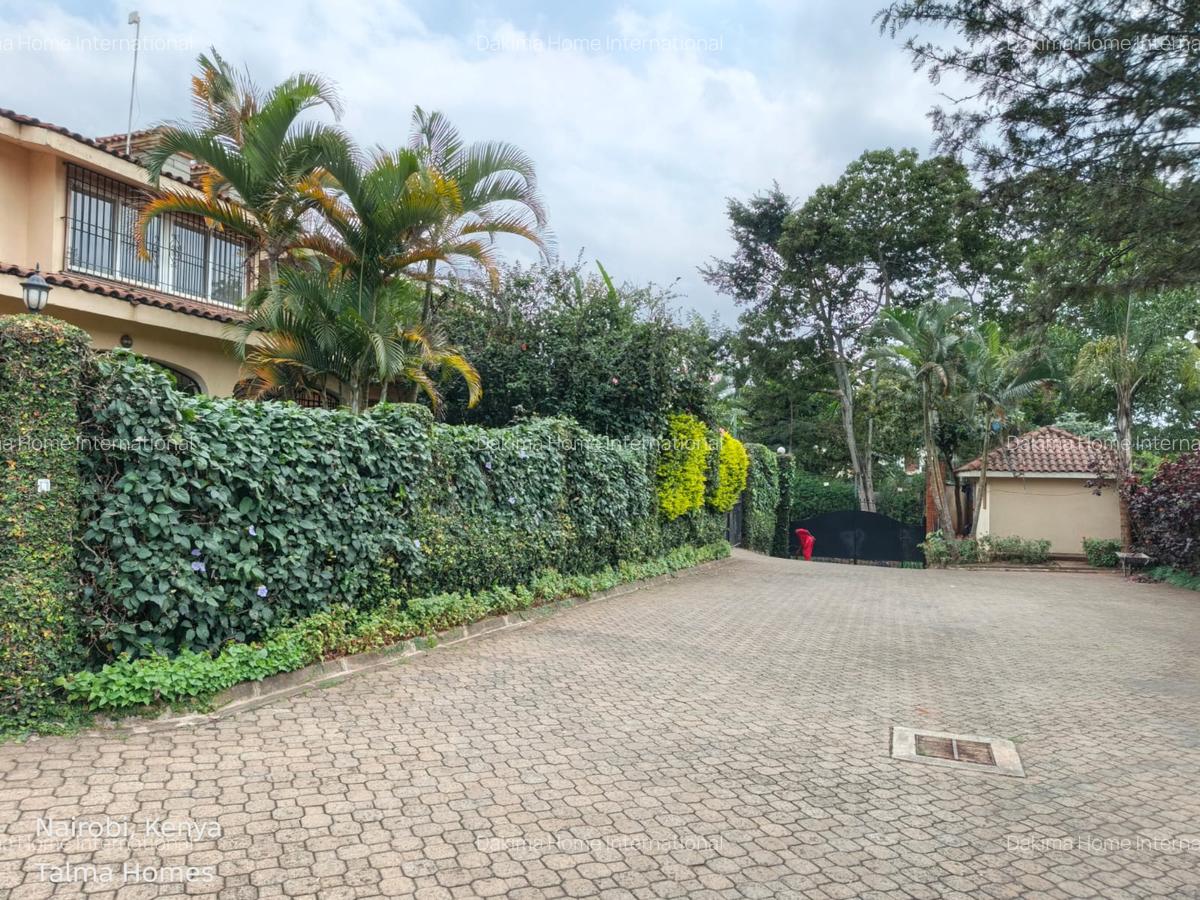 4 Bed Townhouse with En Suite in Brookside - 17