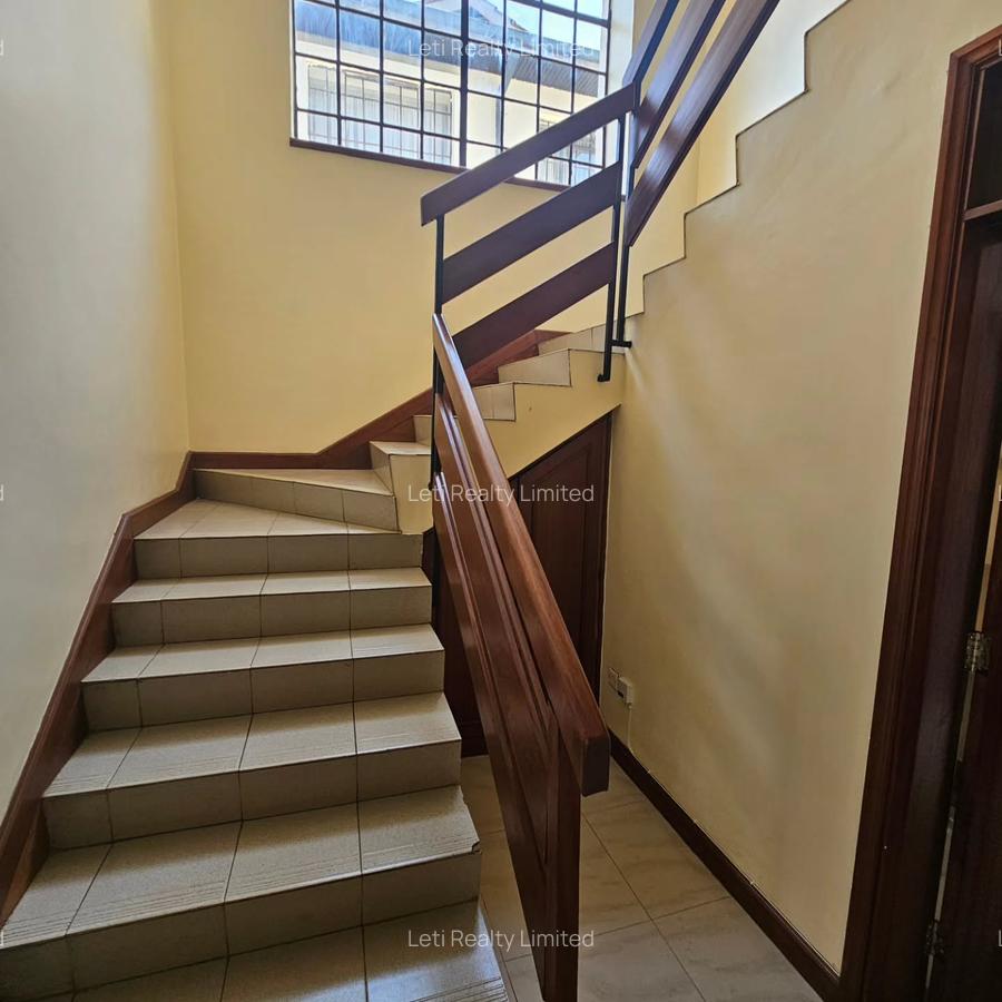 4 Bed Townhouse with En Suite in Lavington - 10