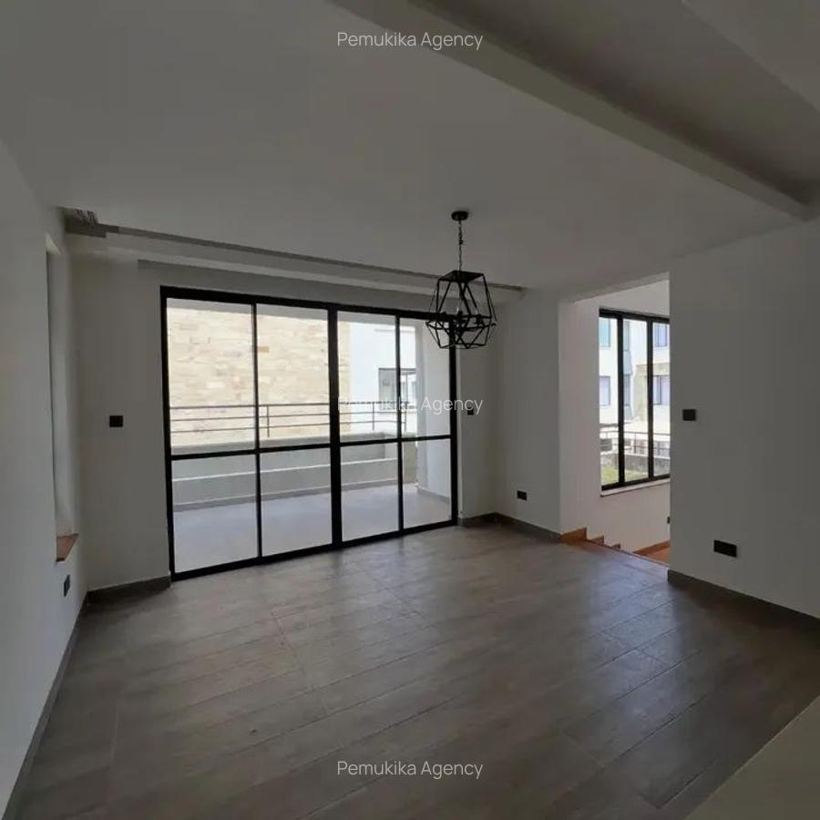 5 Bed Townhouse with En Suite in Lavington - 2