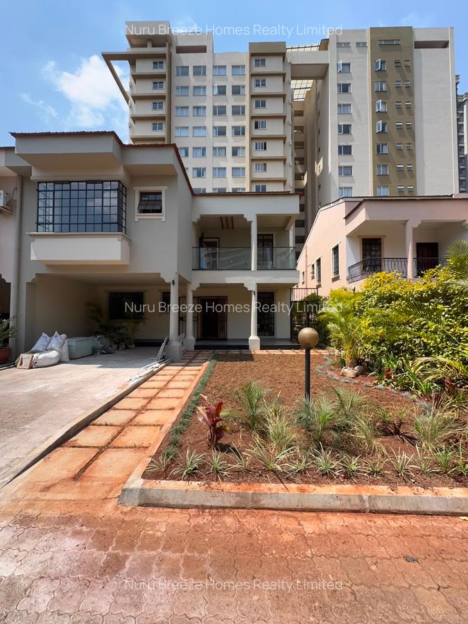 4 Bed Townhouse with En Suite in General Mathenge - 1