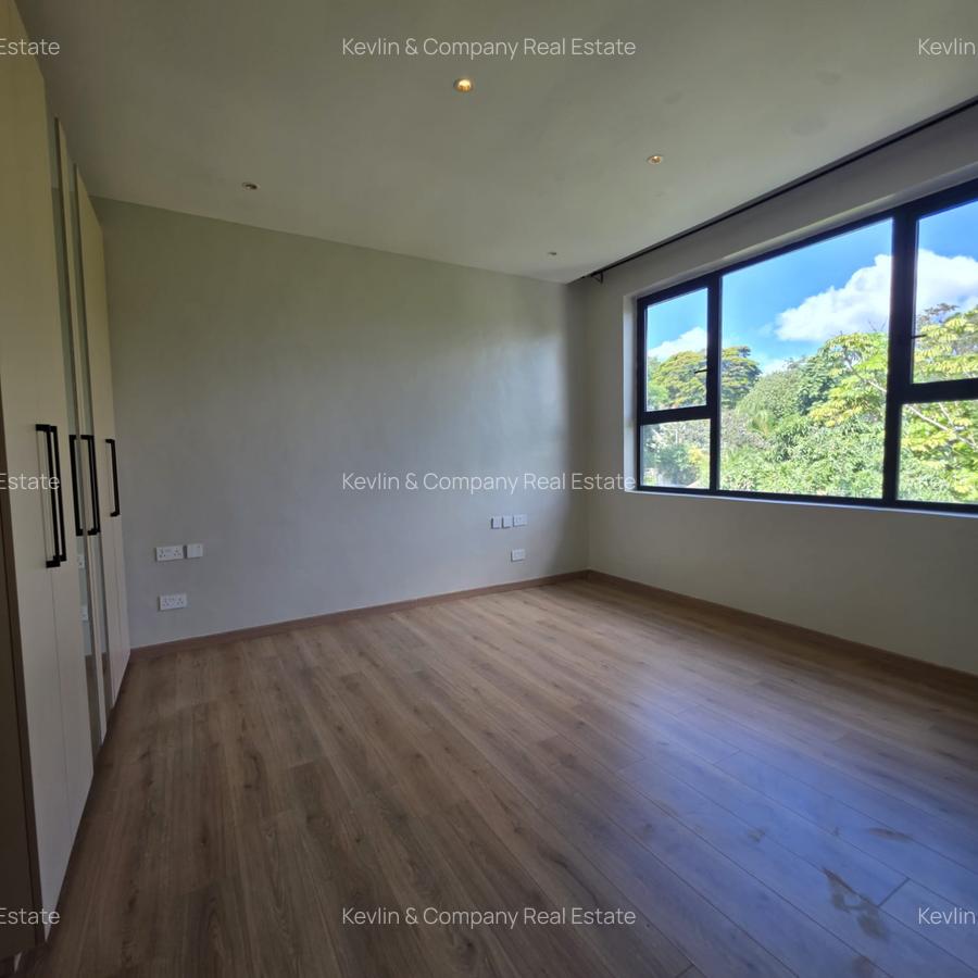 5 Bed Villa with En Suite in Lavington - 12