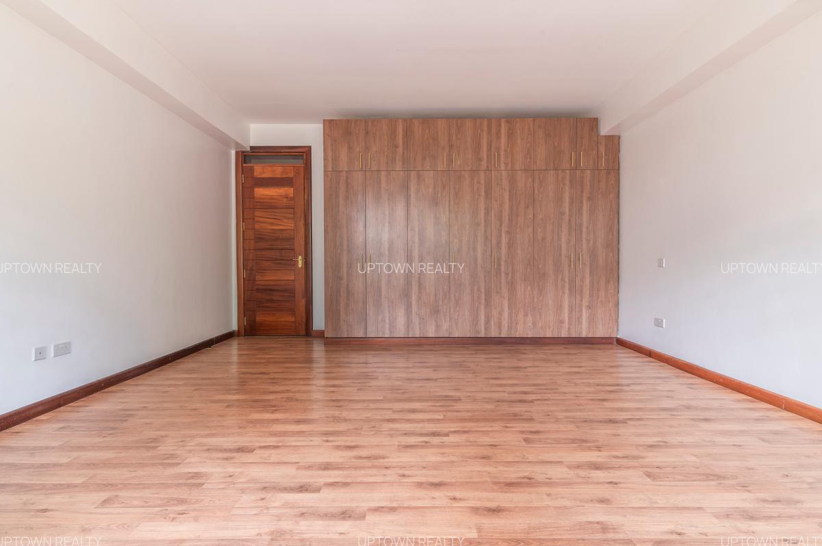 4 Bed House with En Suite at Lavington - 12