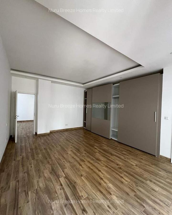 3 Bed Apartment with En Suite in Riverside - 17