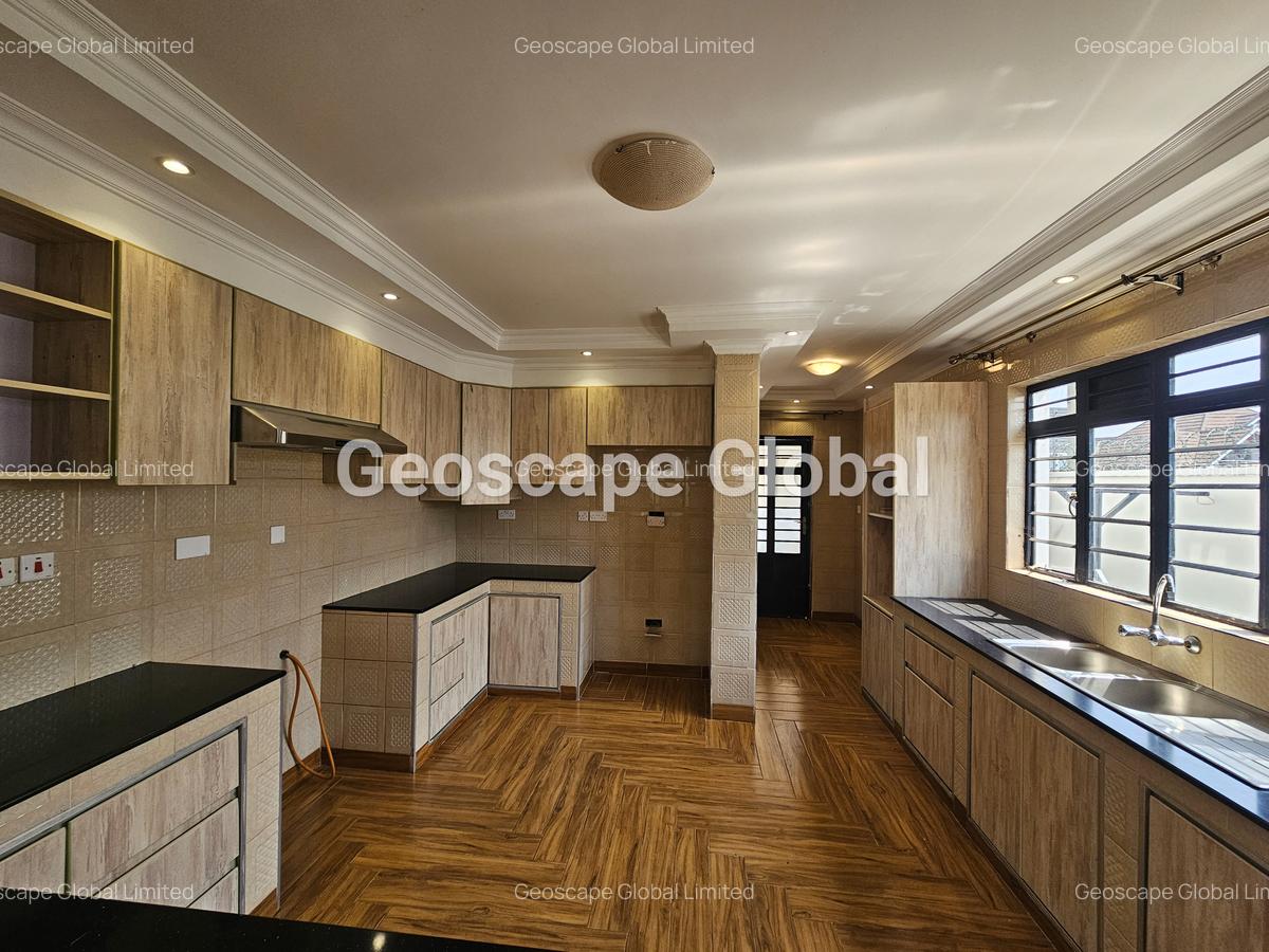 5 Bed House with En Suite in Runda - 7