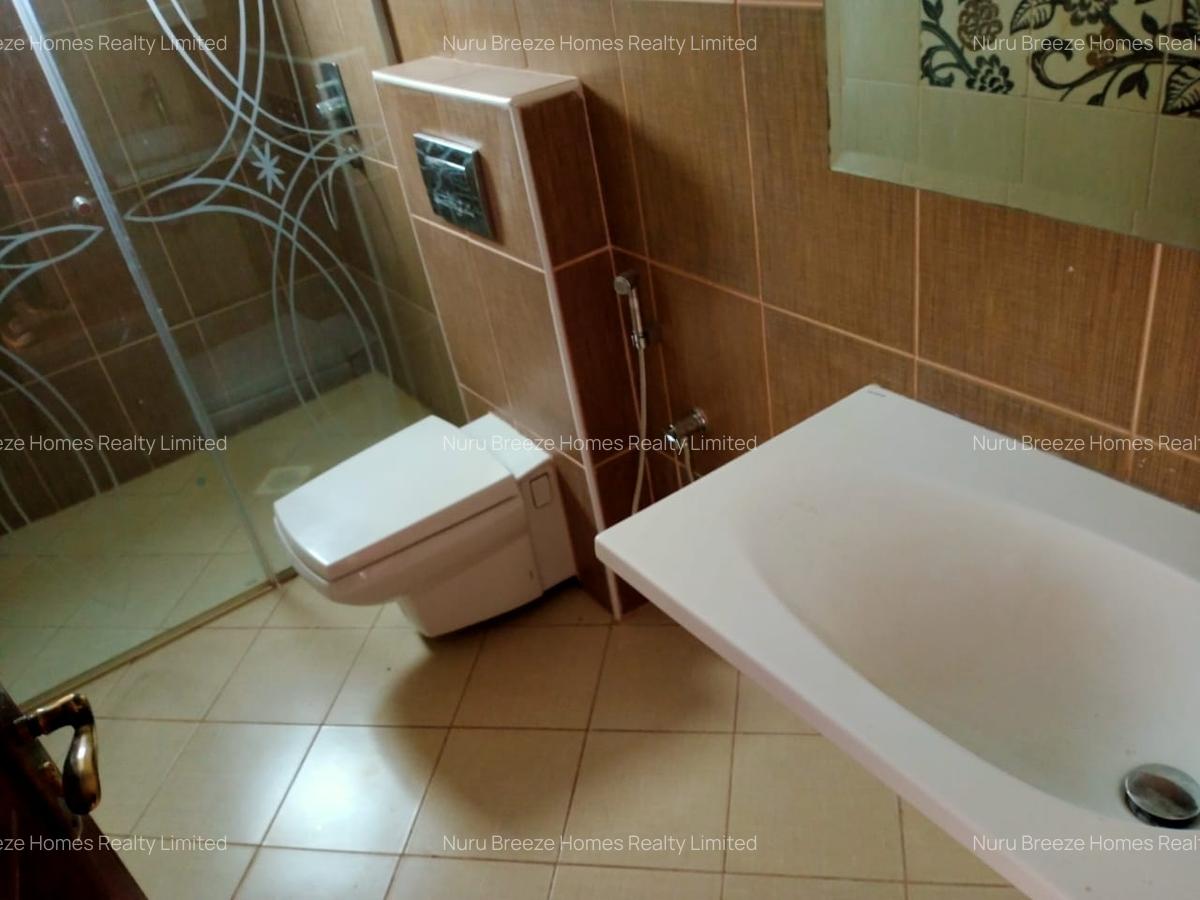 5 Bed Townhouse with En Suite in Brookside - 8
