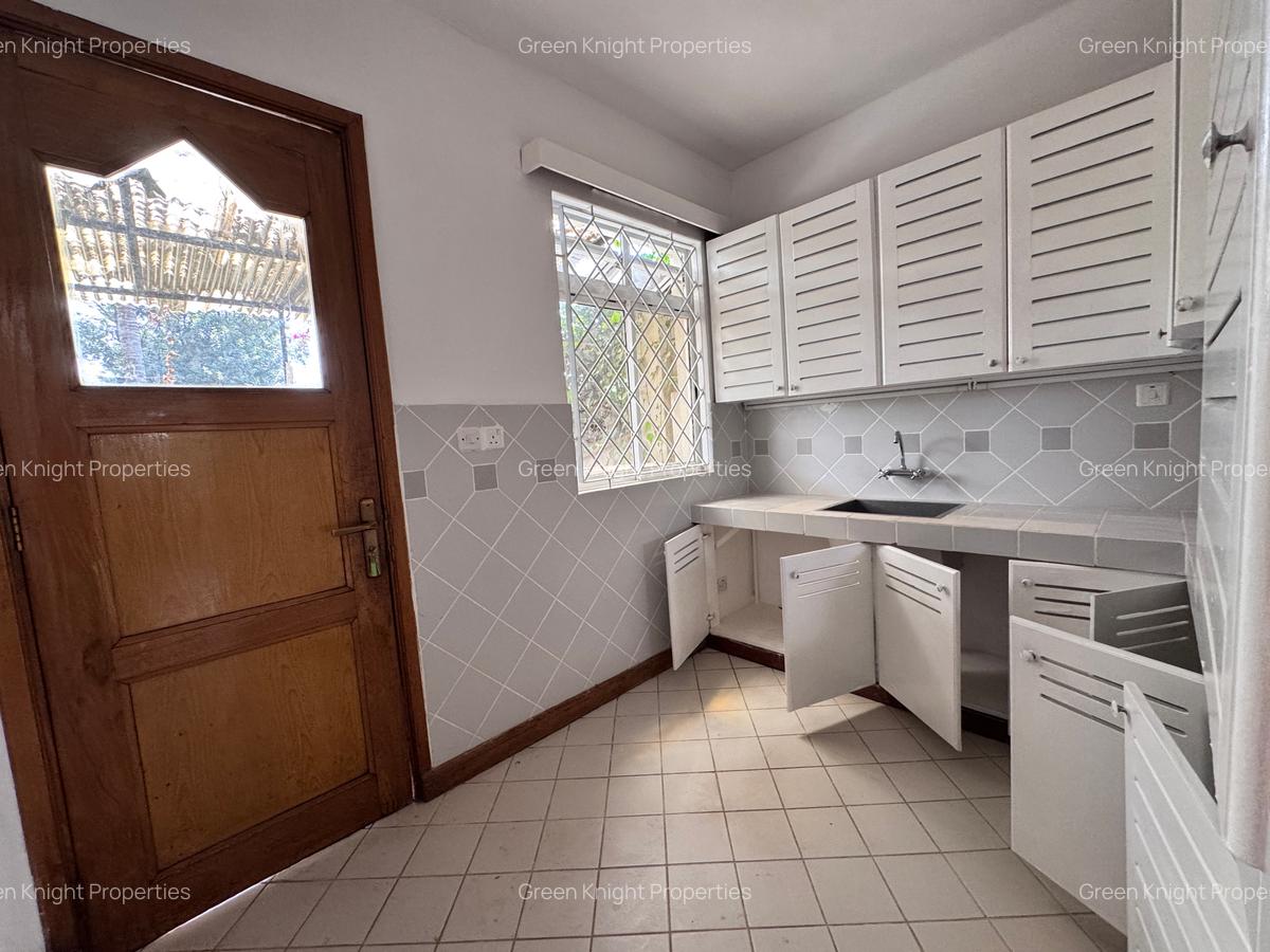 4 Bed Townhouse with En Suite in Kilimani - 15
