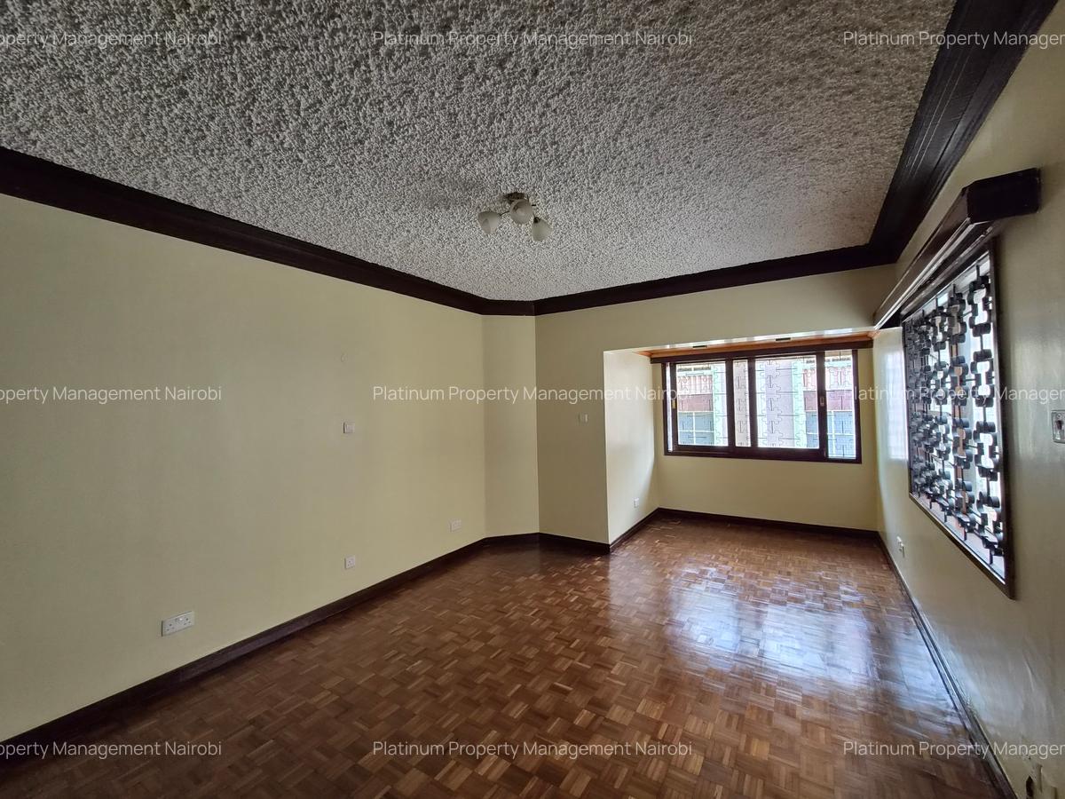 5 Bed House with En Suite at Second Parklands - 14