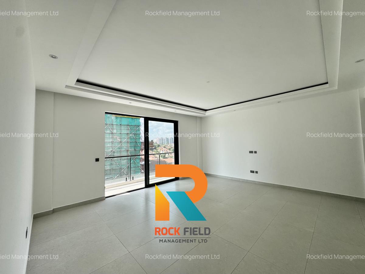 3 Bed Apartment with En Suite in Brookside - 9