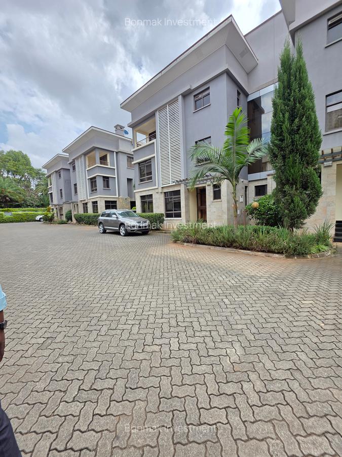 5 Bed Townhouse with En Suite at Lavington Green - 6