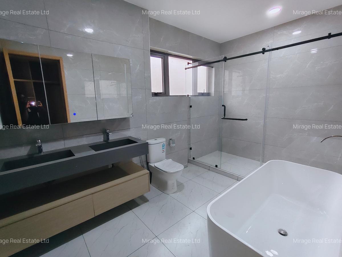 6 Bed Villa with En Suite in Lavington - 14