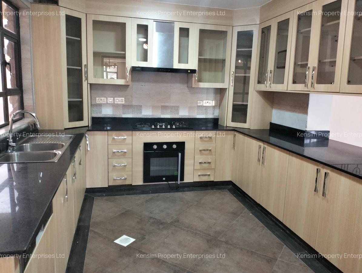 5 Bed Townhouse with En Suite in Lavington - 11