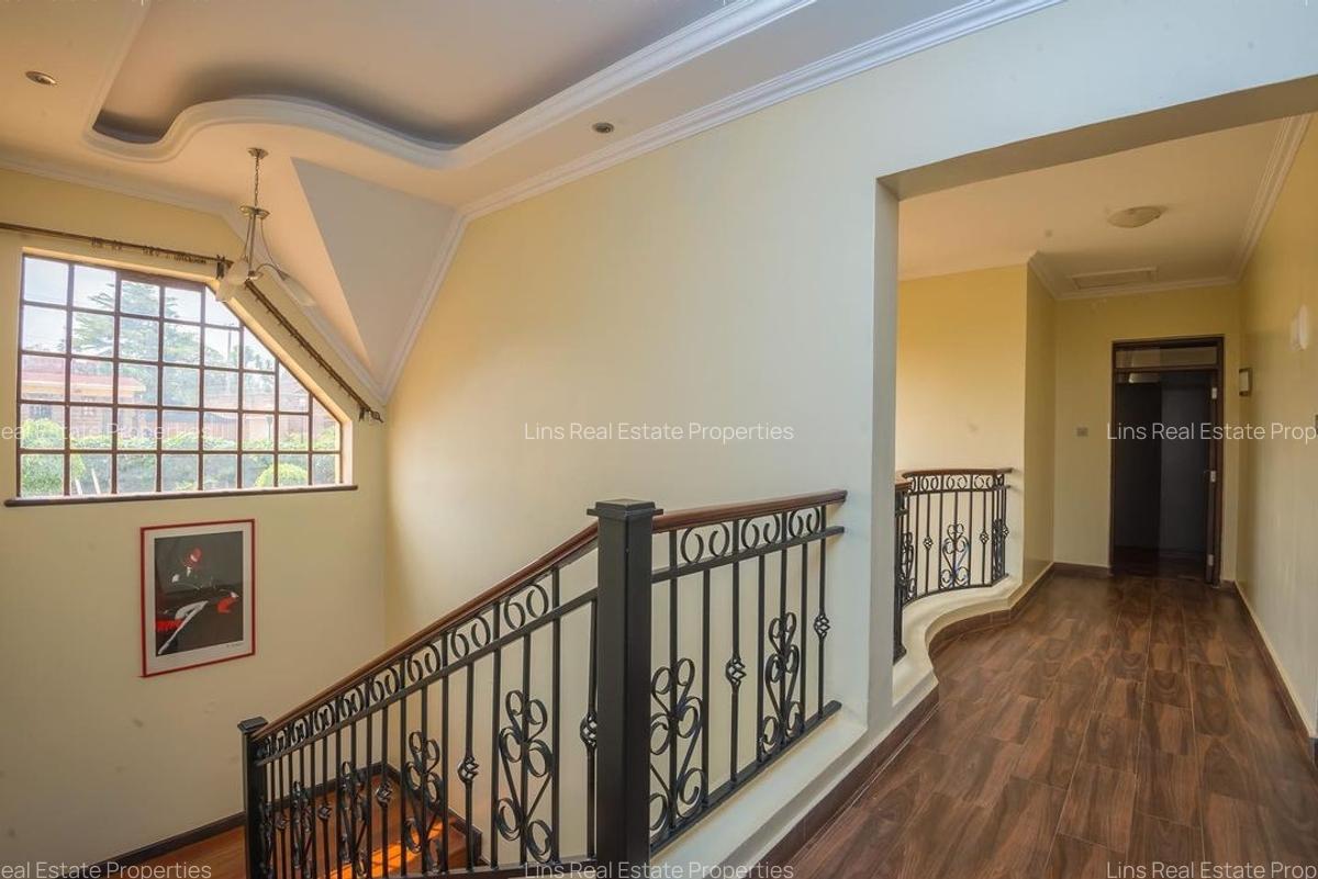 4 Bed Townhouse with En Suite in Rosslyn - 5