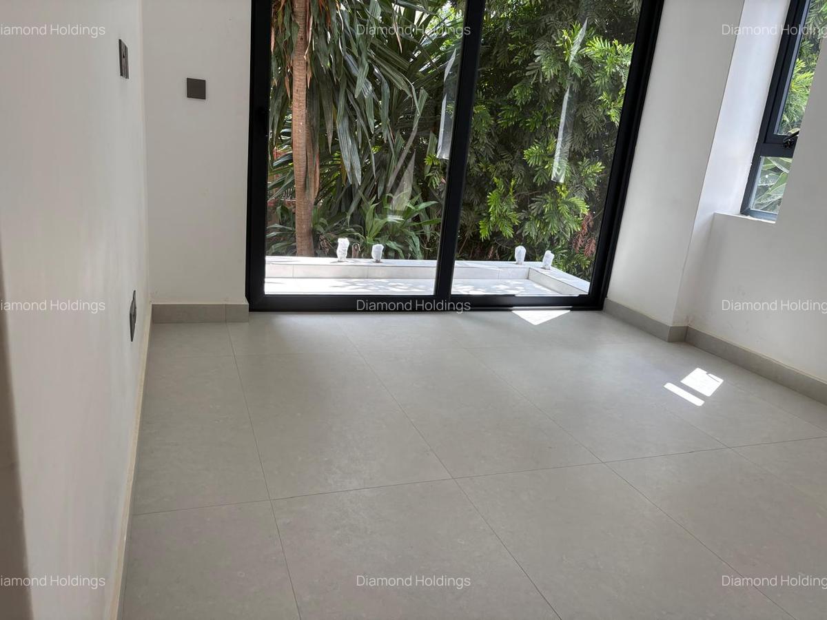 2 Bed Apartment with En Suite in Brookside - 3