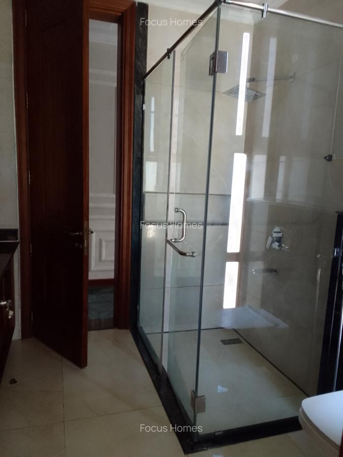 6 Bed Townhouse with En Suite in Lavington - 19