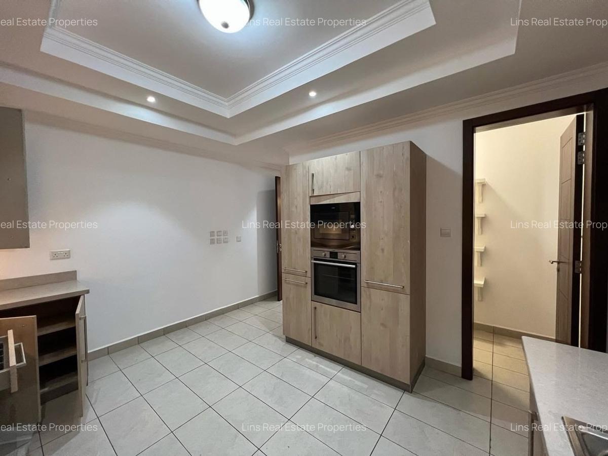 5 Bed Townhouse with En Suite in Lavington - 10