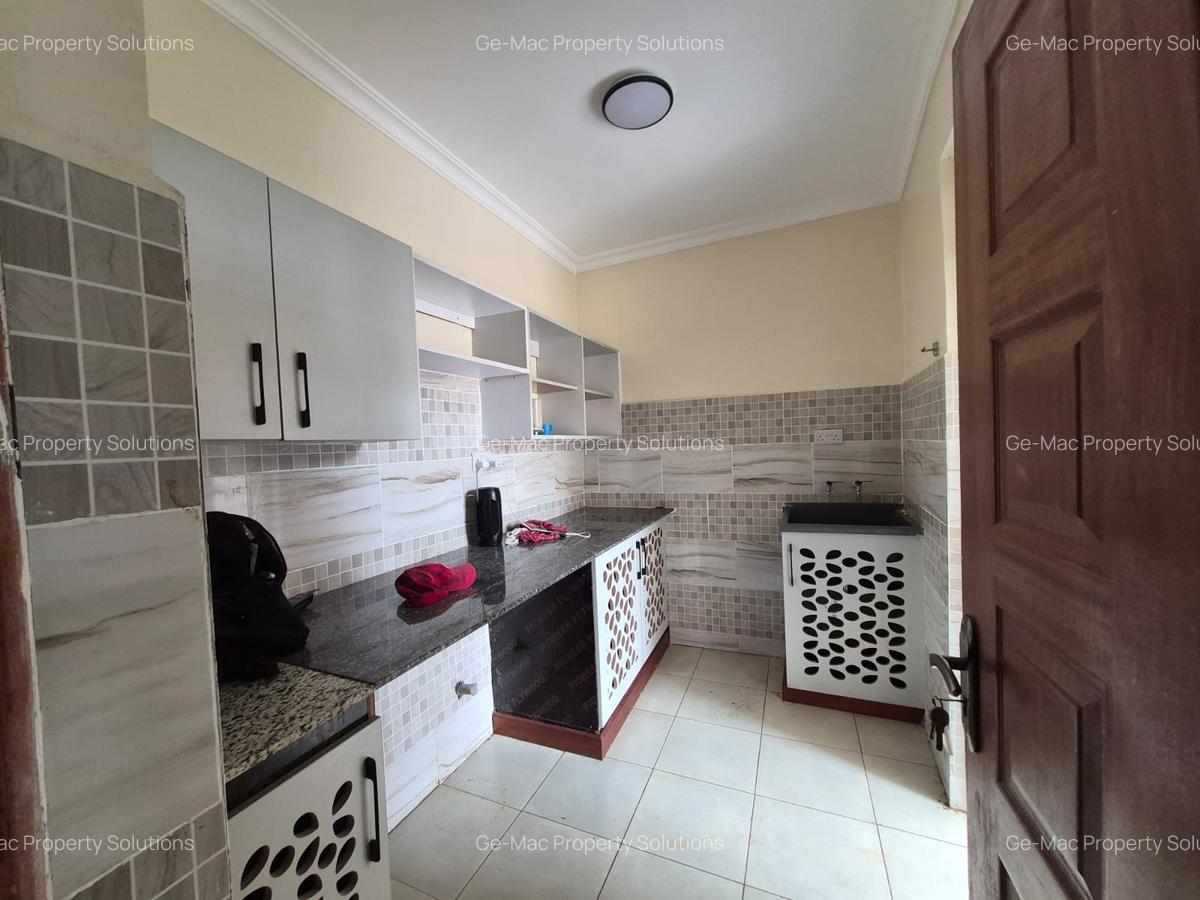 4 Bed House with En Suite in Thome - 4
