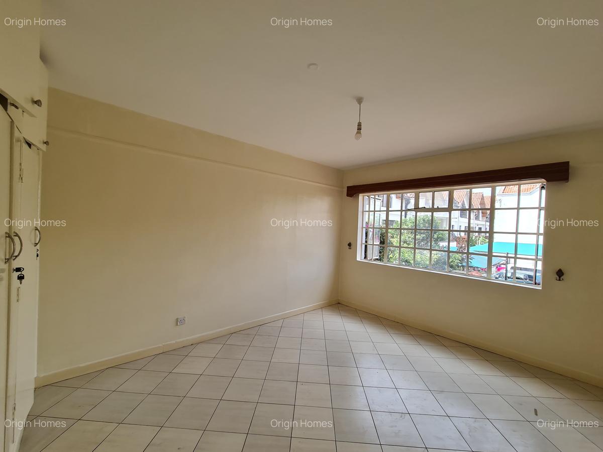 5 Bed Townhouse with En Suite at Westlands - 8