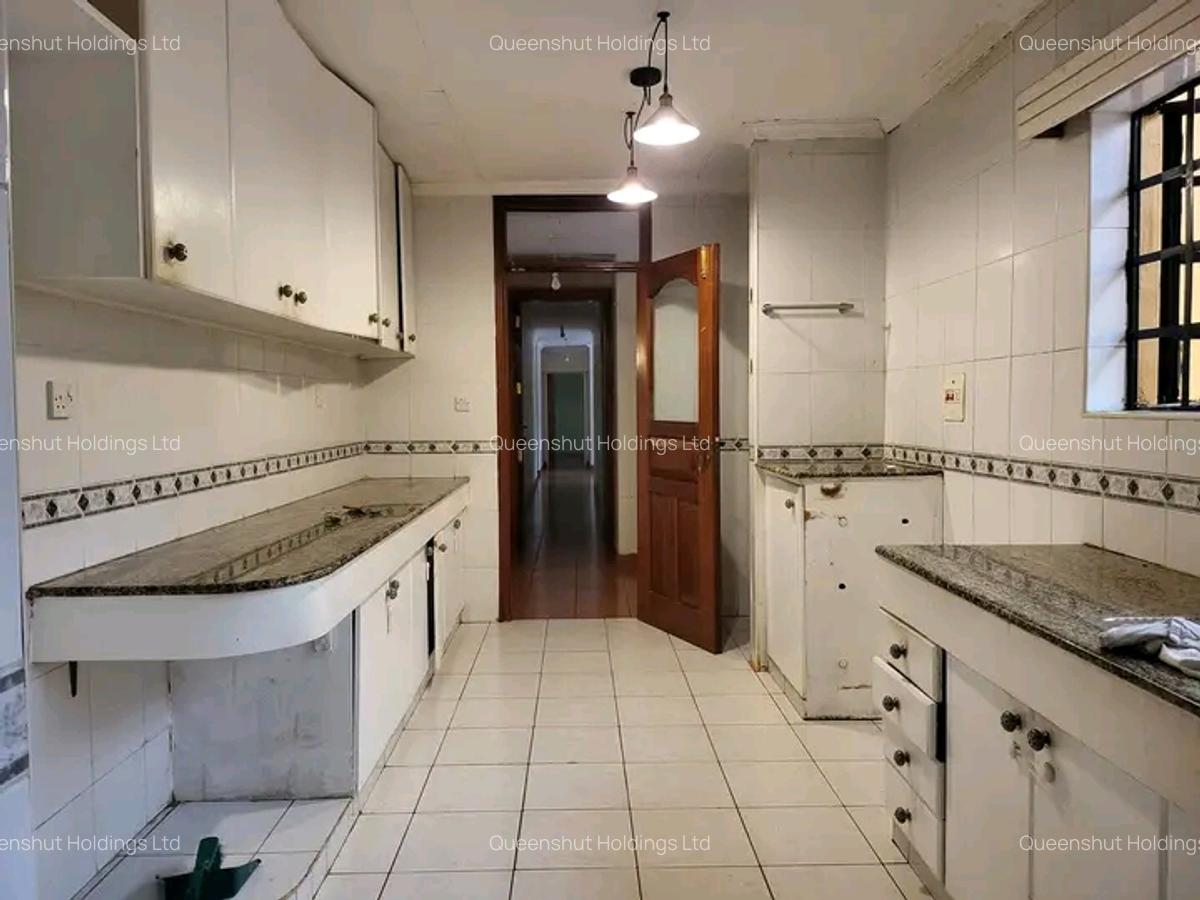 4 Bed House with En Suite at Loresho Crescent - 3