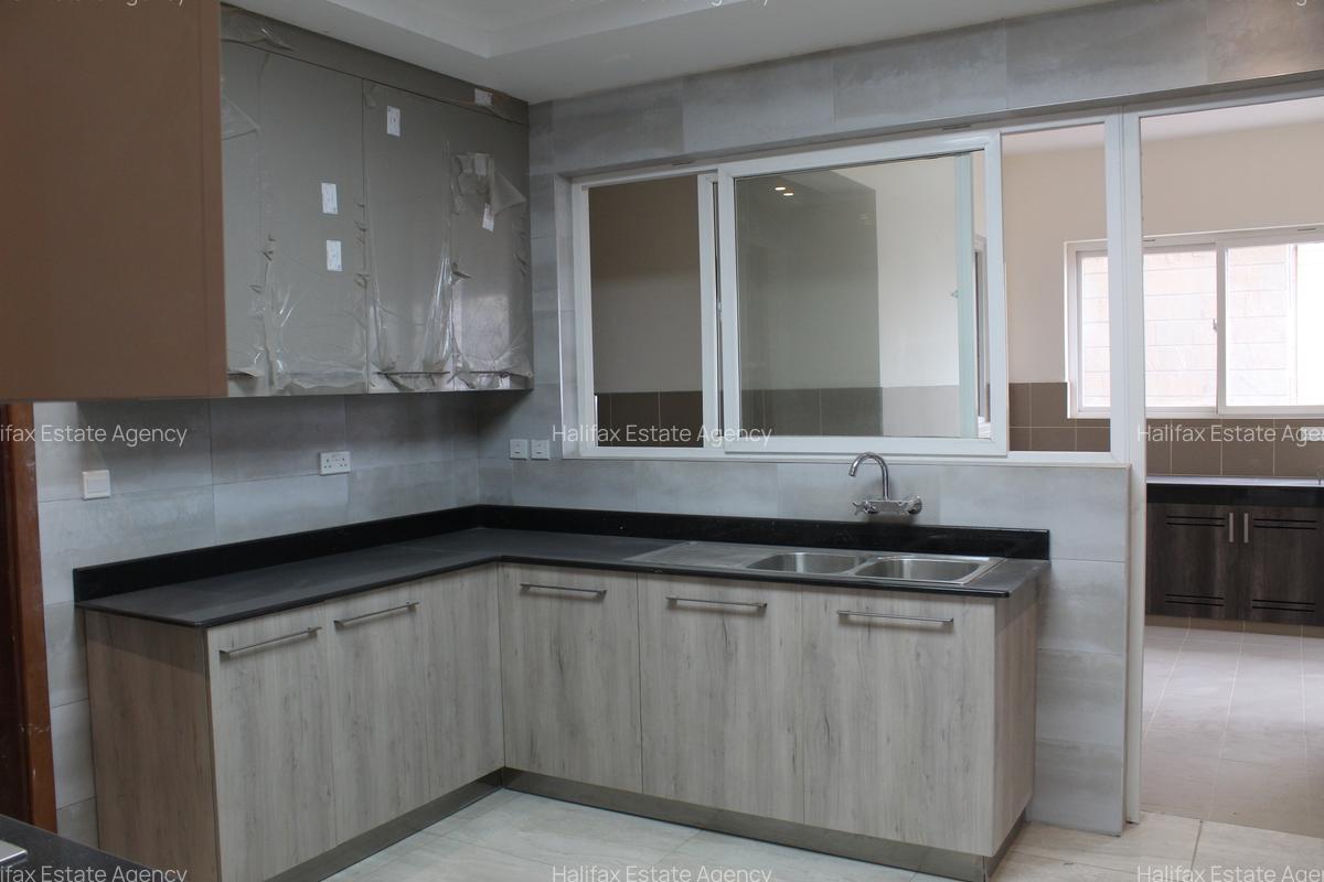 3 Bed Apartment with En Suite in Parklands - 7