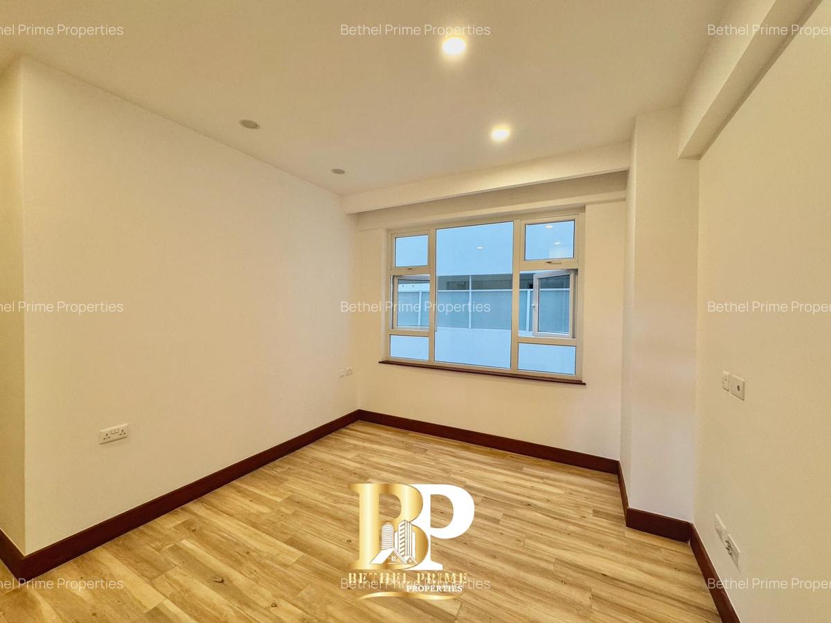 3 Bed Apartment with En Suite in Parklands - 8