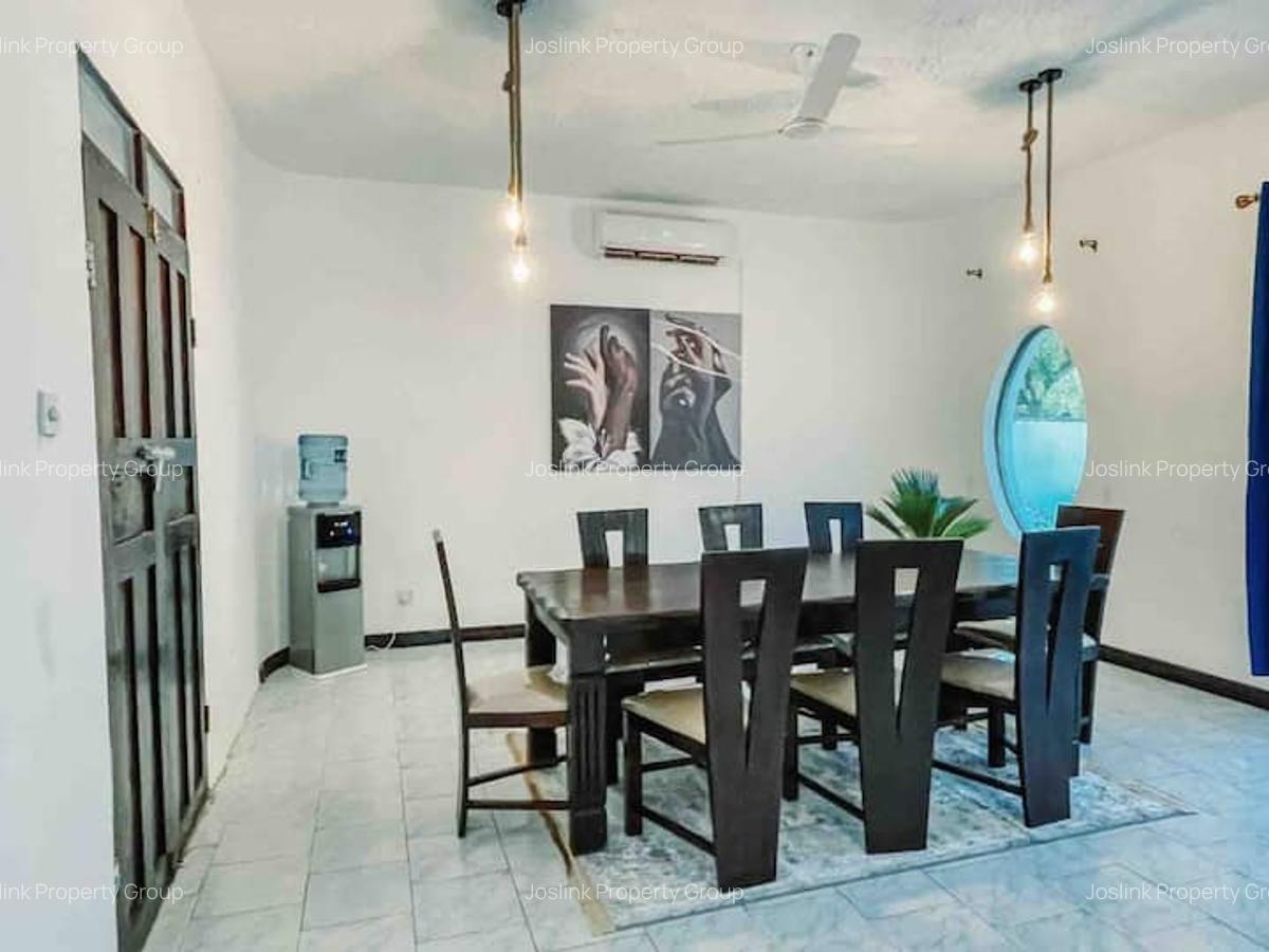Furnished 5 Bed Apartment with En Suite at Greenwood Drive - 20