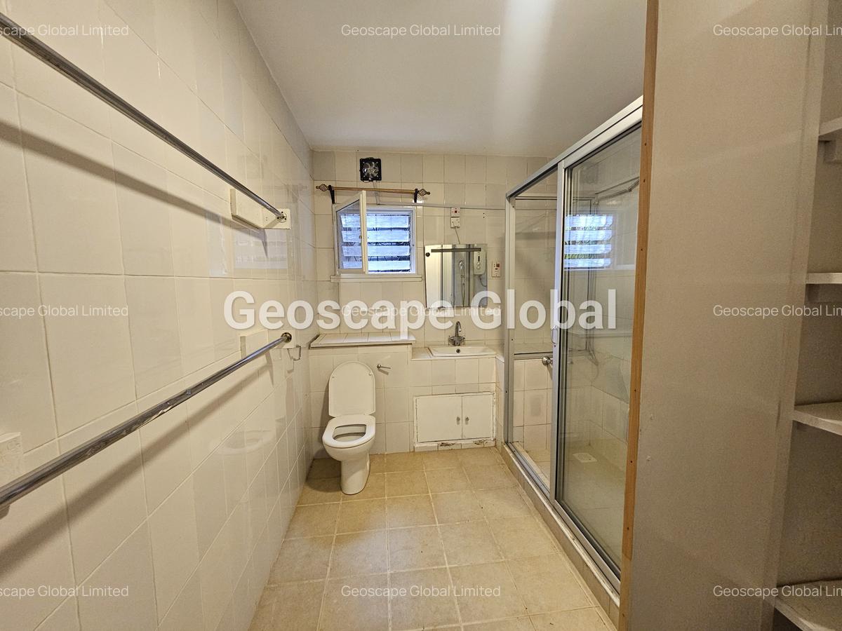 4 Bed House with En Suite in Runda - 2