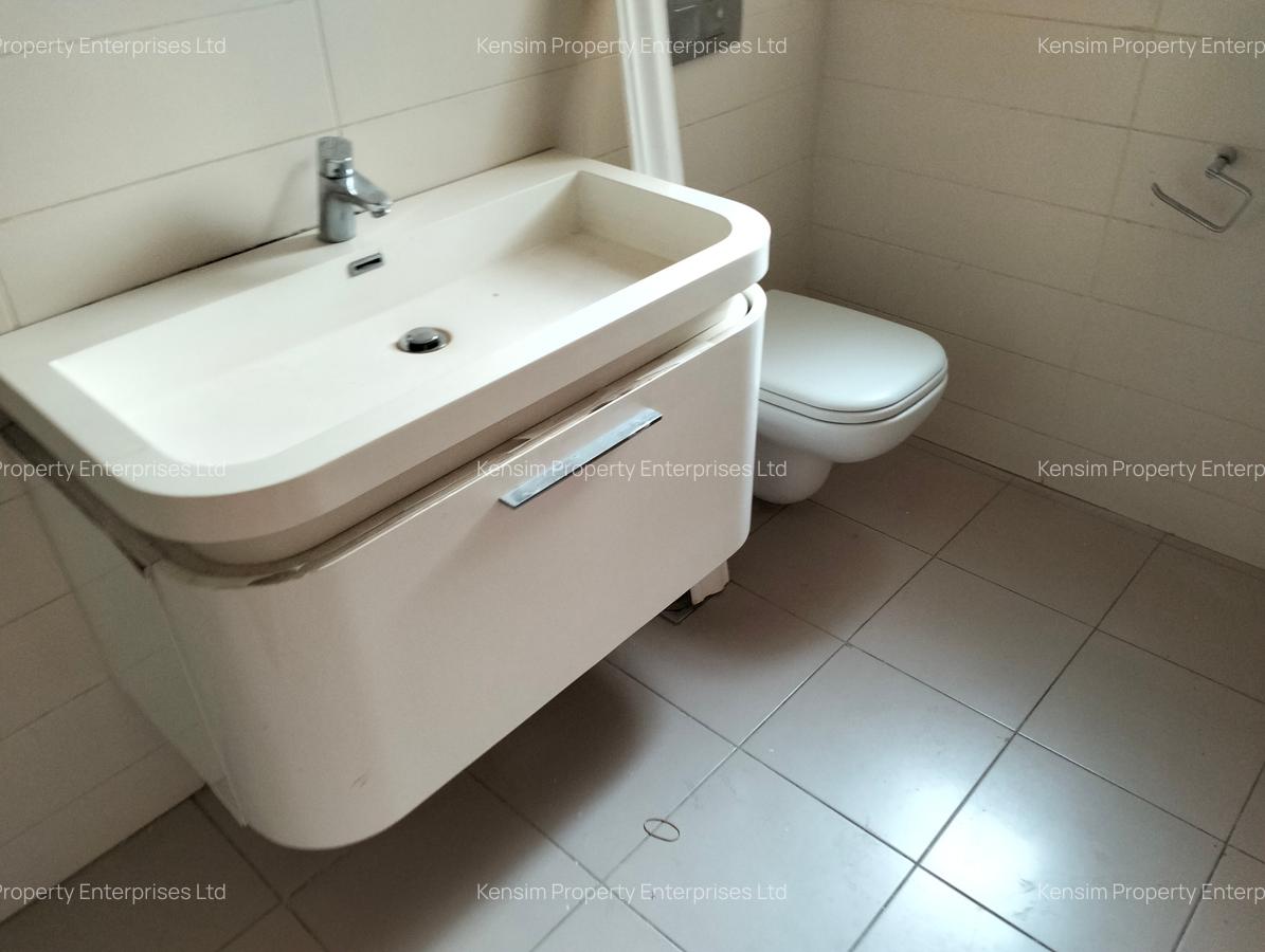 5 Bed Townhouse with En Suite in Lavington - 9