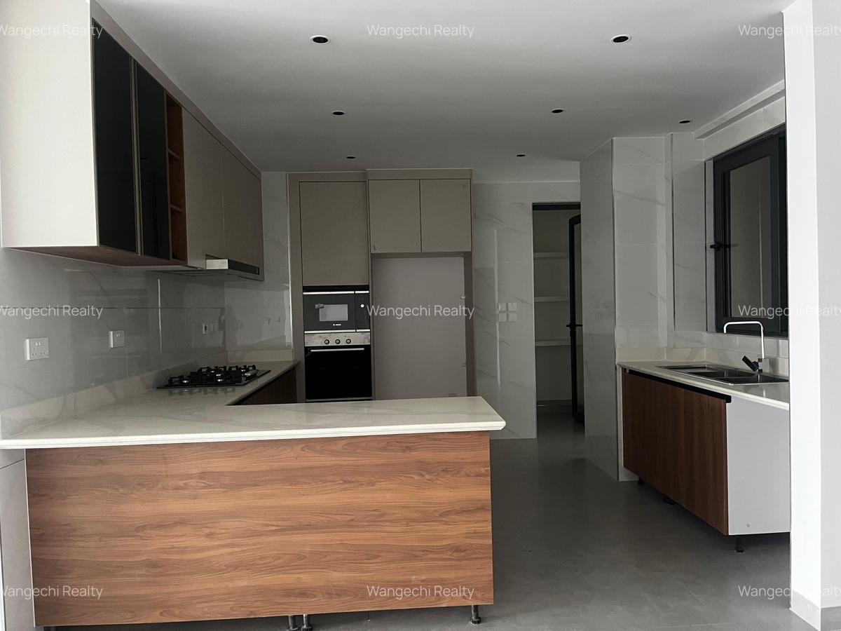 4 Bed Apartment with En Suite at Riverside Drive - 6