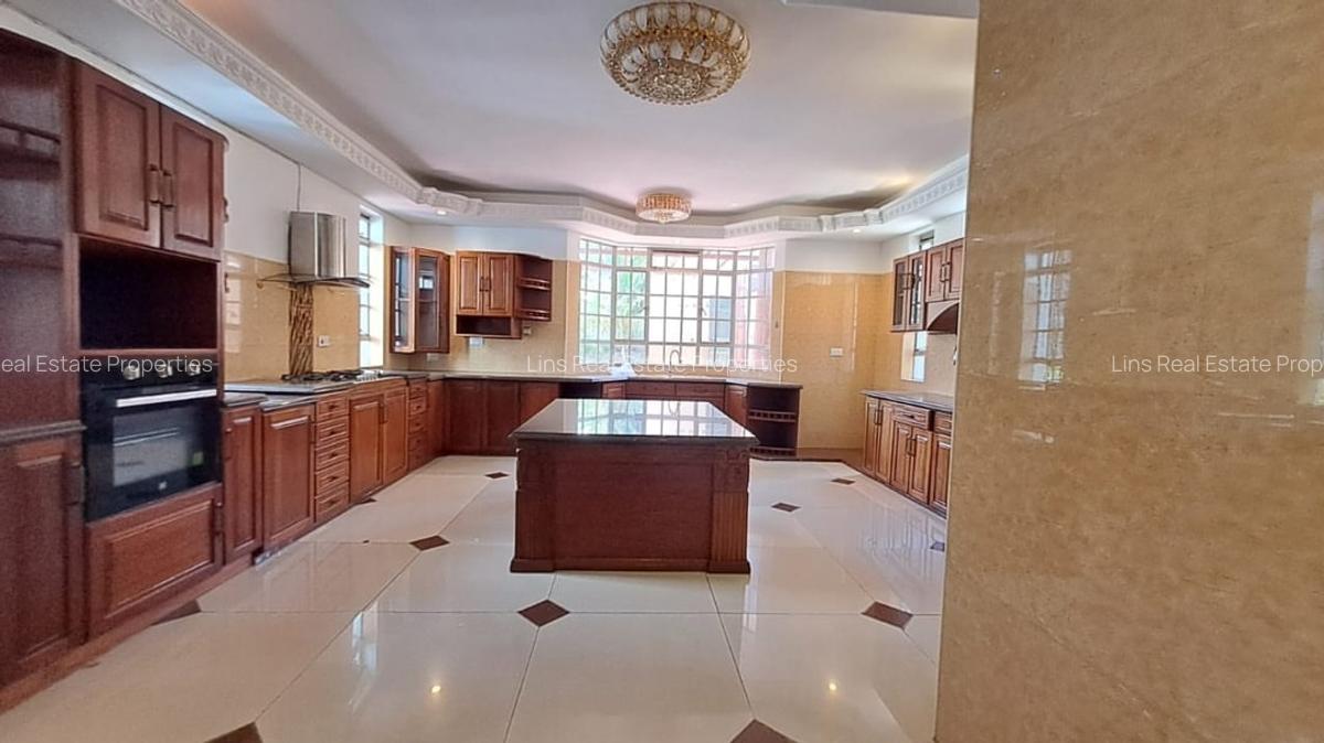 5 Bed House with En Suite in Nyari - 16